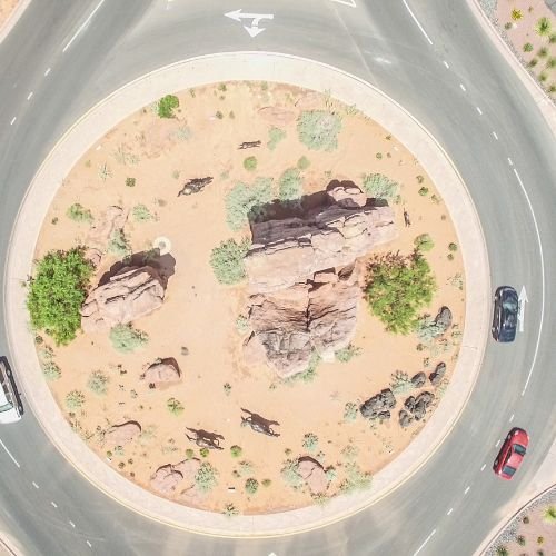 A propos Pink Minimalist Line Art Fashion Store Logo 2